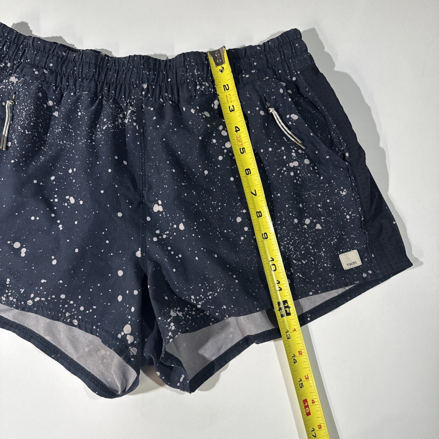 Vuori Dash Running Shorts 2.5” Women's Size 28 Navy Paint Splatter Athleisure