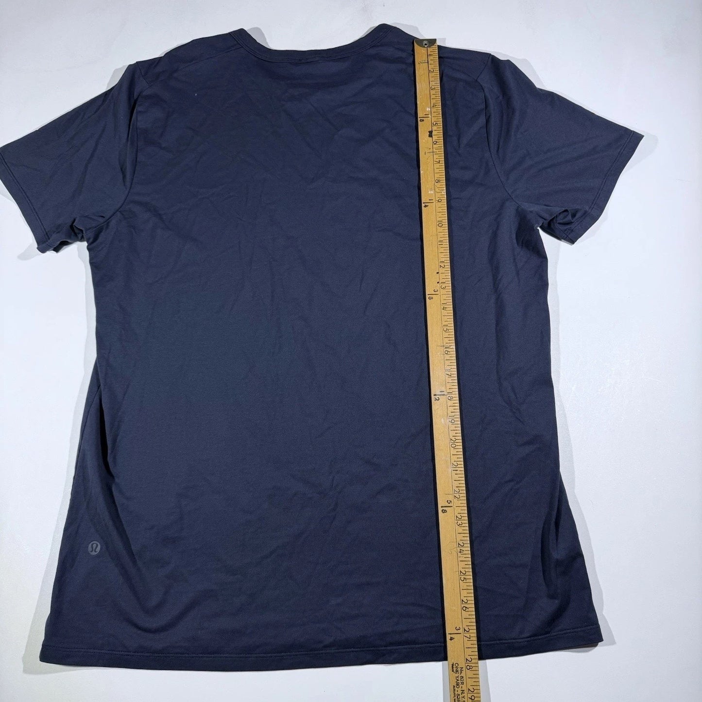 Lululemon Men’s Heathered Navy Crew Neck T-Shirt Short Sleeve Size L 21x28