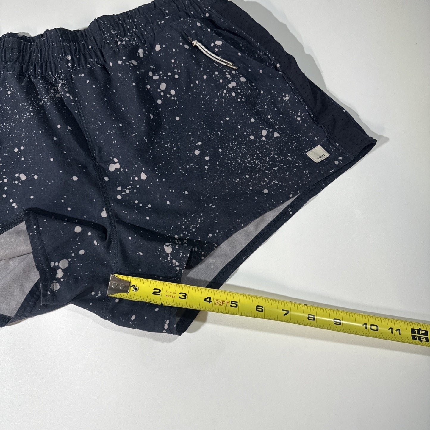 Vuori Dash Running Shorts 2.5” Women's Size 28 Navy Paint Splatter Athleisure