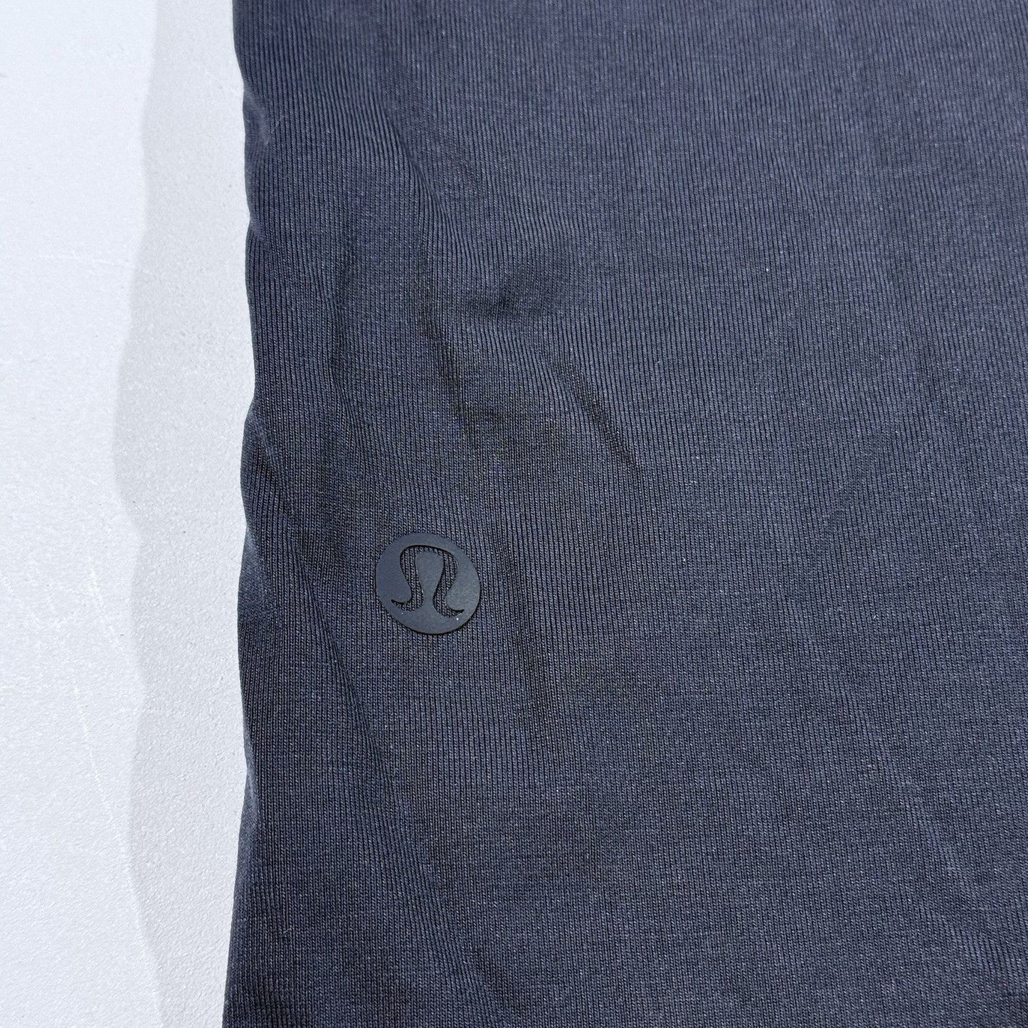 Lululemon Men’s Heathered Navy Crew Neck T-Shirt Short Sleeve Size L 21x28.5