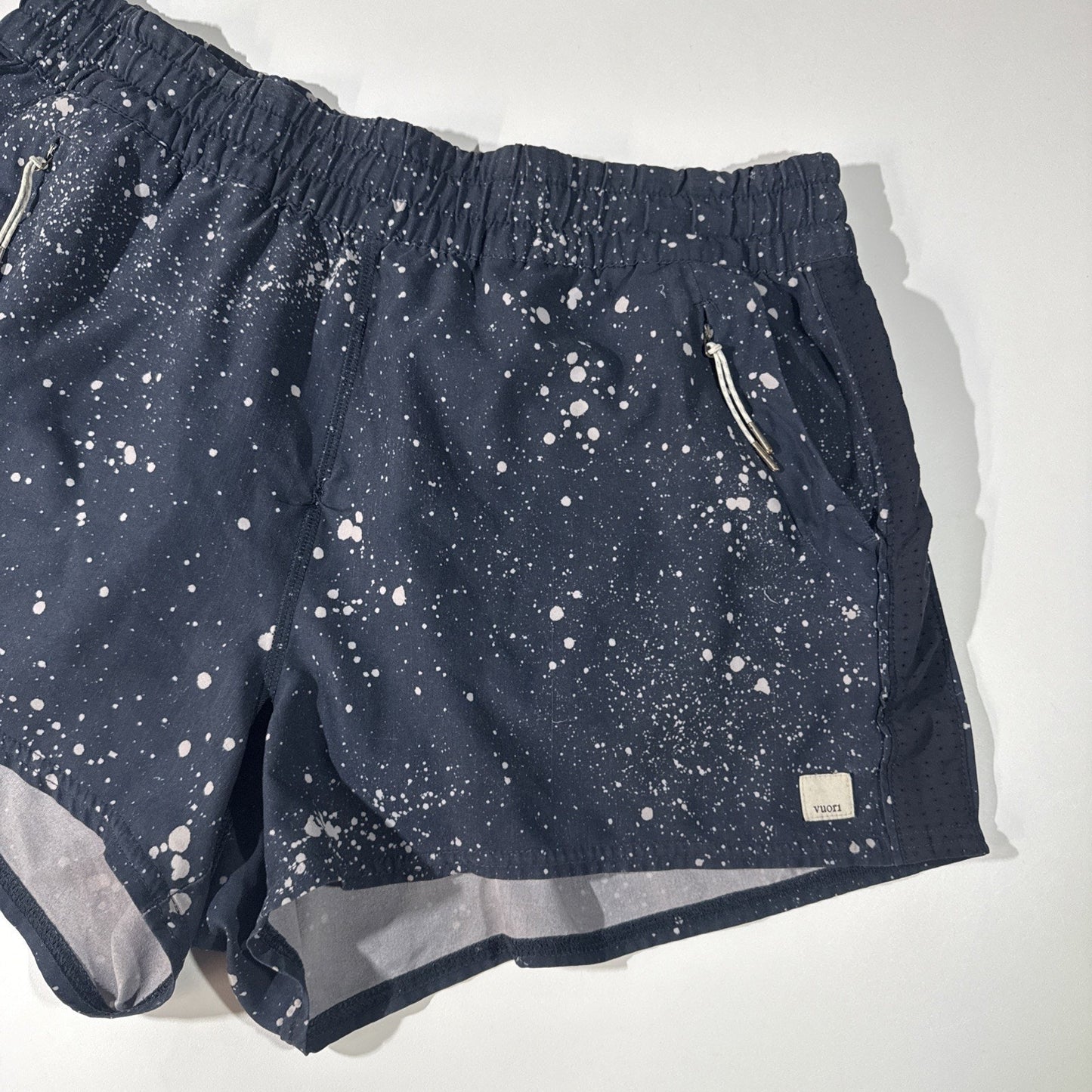 Vuori Dash Running Shorts 2.5” Women's Size 28 Navy Paint Splatter Athleisure