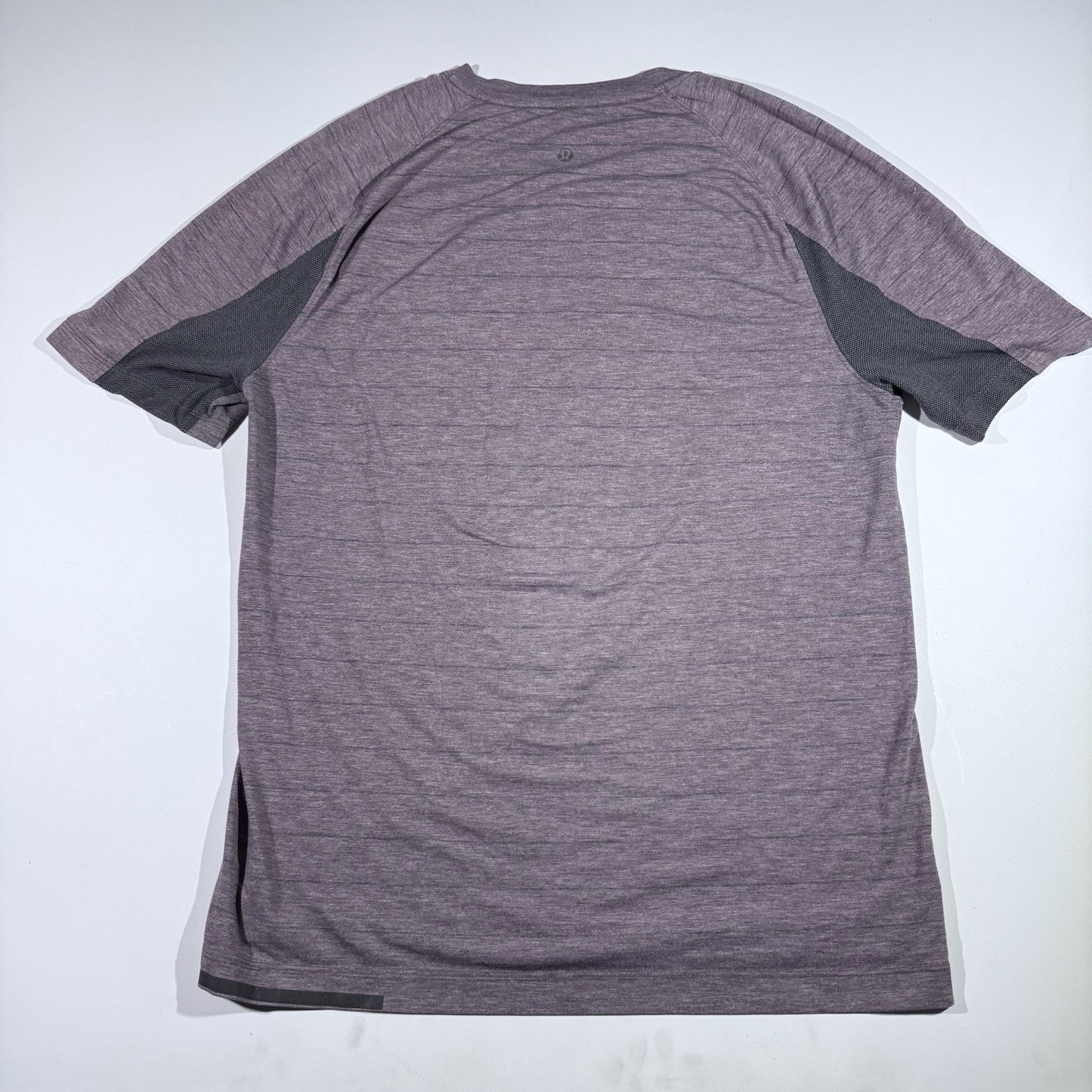 Lululemon Shirt Mens Medium Stripe V Neck Athletic Tee Lightweight Purple Gray