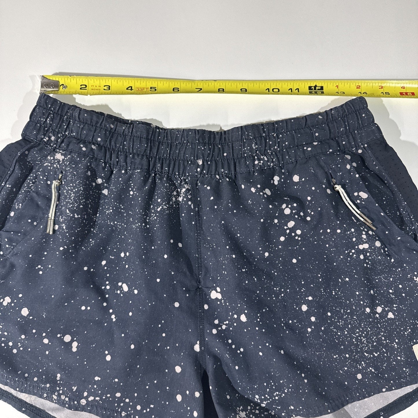 Vuori Dash Running Shorts 2.5” Women's Size 28 Navy Paint Splatter Athleisure