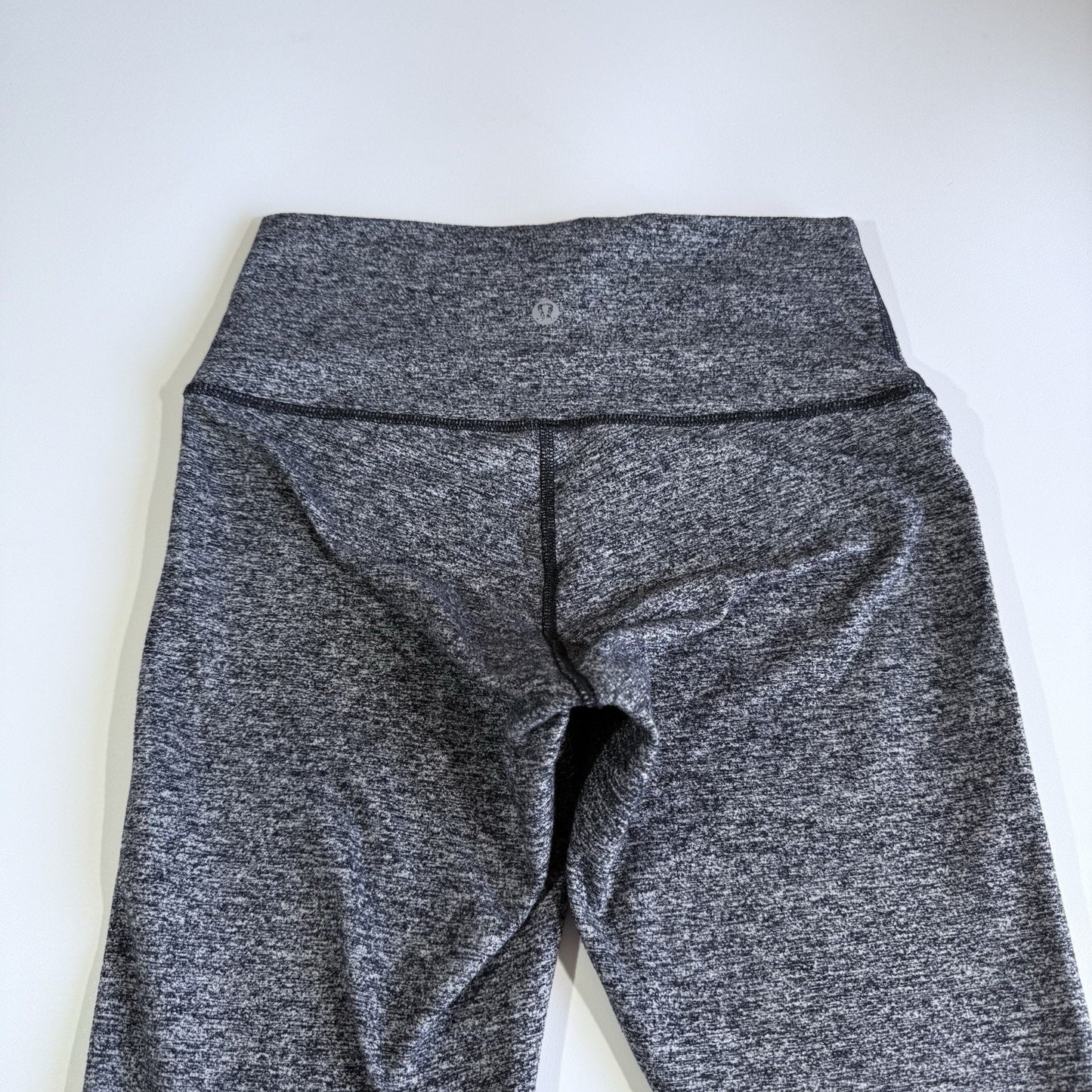 Lululemon Wunder Under Leggings in Daisy Dust Print Gray Size 6 Athletic Workout Womens
