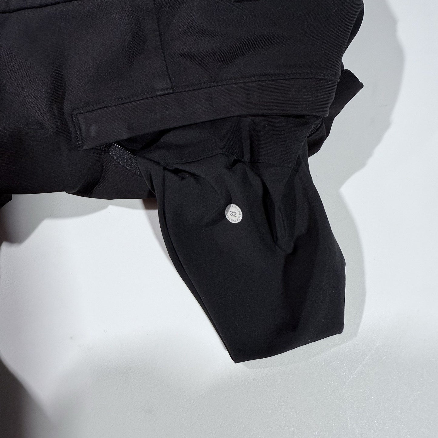 Lululemon Mens Commission Pants Size 32 Black Warpstreme Golf Classic Preppy