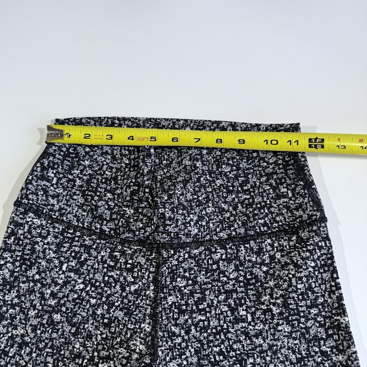 Lululemon Wunder Under Leggings in Daisy Dust Print Black White Size 6 women's