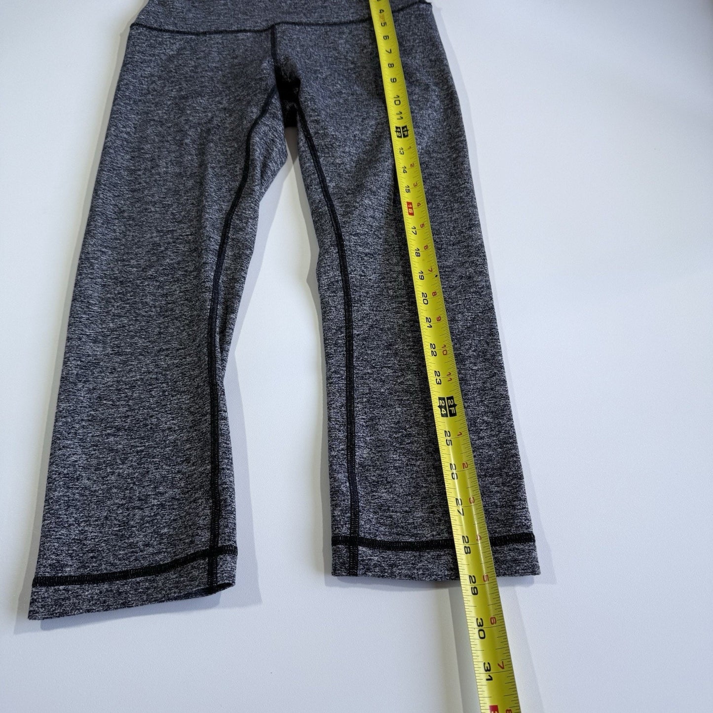 Lululemon Wunder Under Leggings in Daisy Dust Print Gray Size 6 Athletic Workout Womens