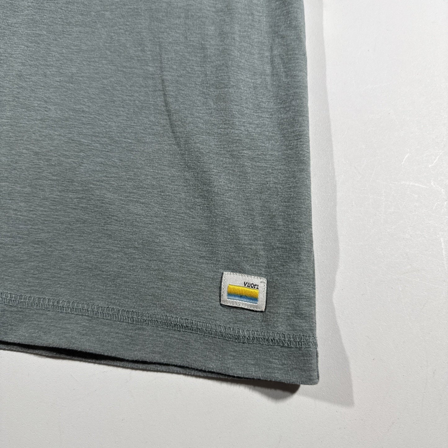 Vuori Shirt Men M Light Blue Short Sleeve Run Workout Gym Tee Active V126