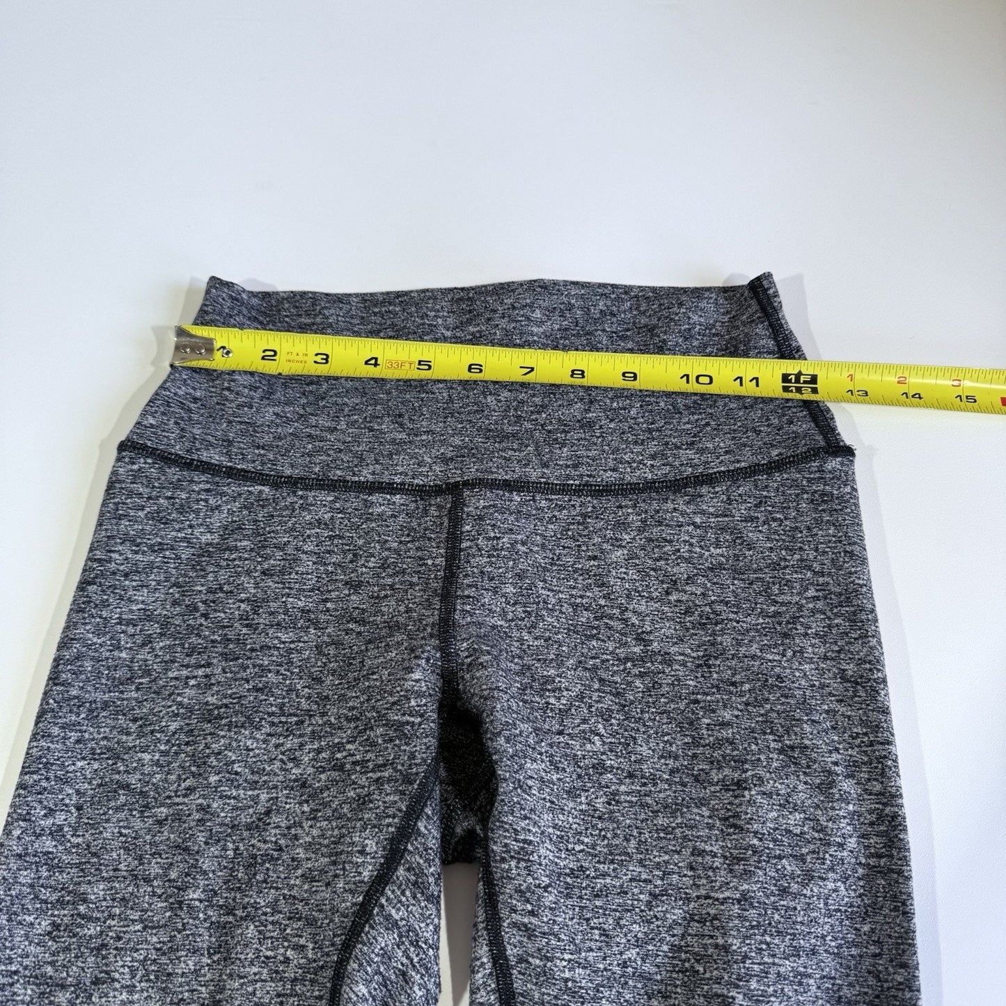 Lululemon Wunder Under Leggings in Daisy Dust Print Gray Size 6 Athletic Workout Womens
