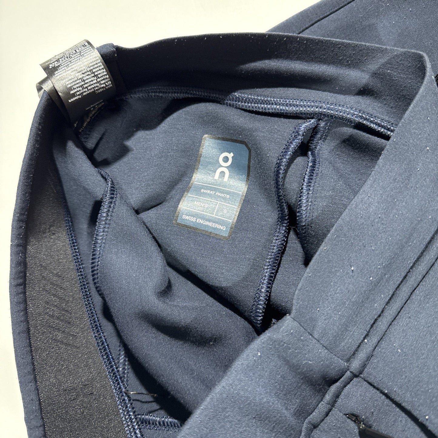 On Running Men’s Sweat Pants Small Navy Blue Athletic Joggers Swiss Engineering