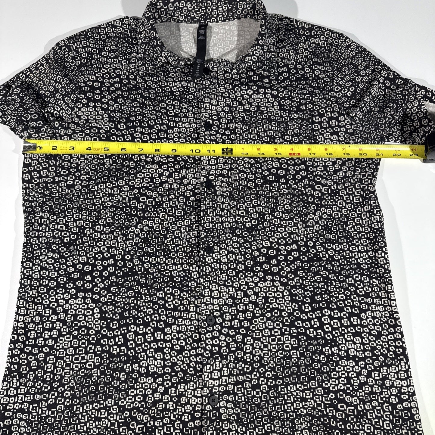 Lululemon Commission Short Sleeve Shirt Black White Patterned Button Up Mens L