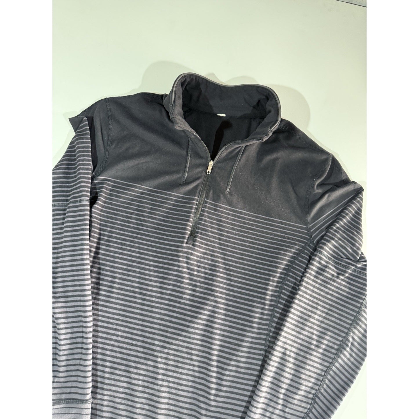 Lululemon Sweat Session 1/2 Zip Mens Large Black Gray Ombré Stripes Performance