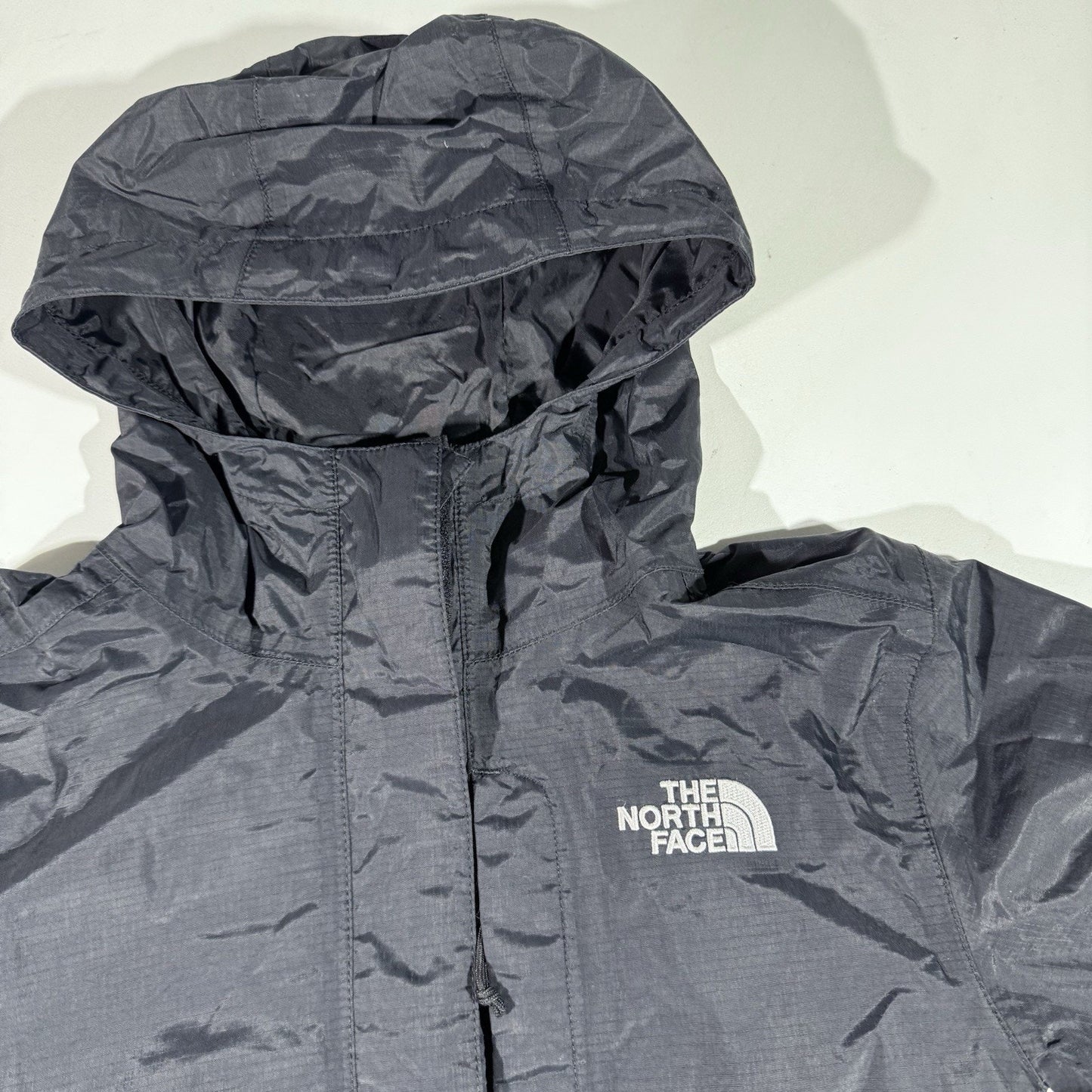 The North Face HyVent Rain Jacket Women XS Black White Hooded Waterproof Venture