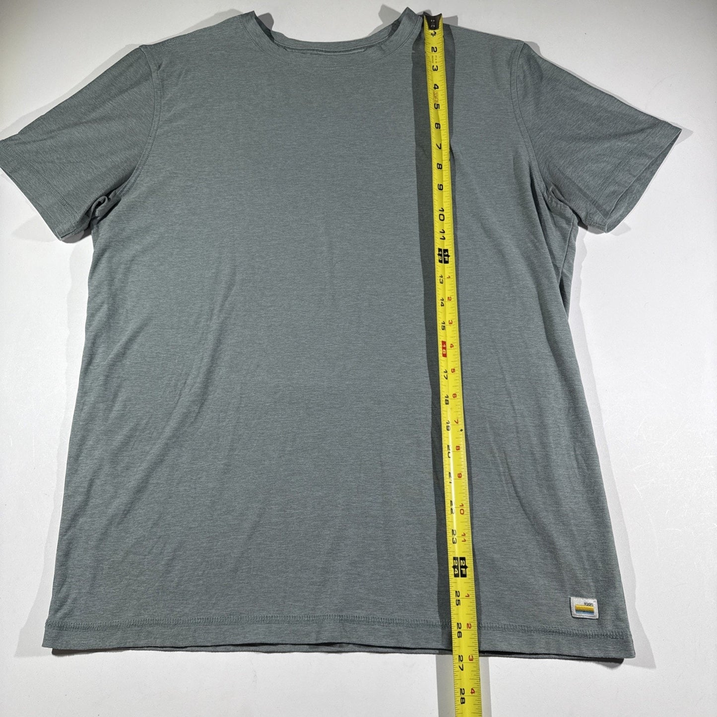 Vuori Shirt Men M Light Blue Short Sleeve Run Workout Gym Tee Active V126