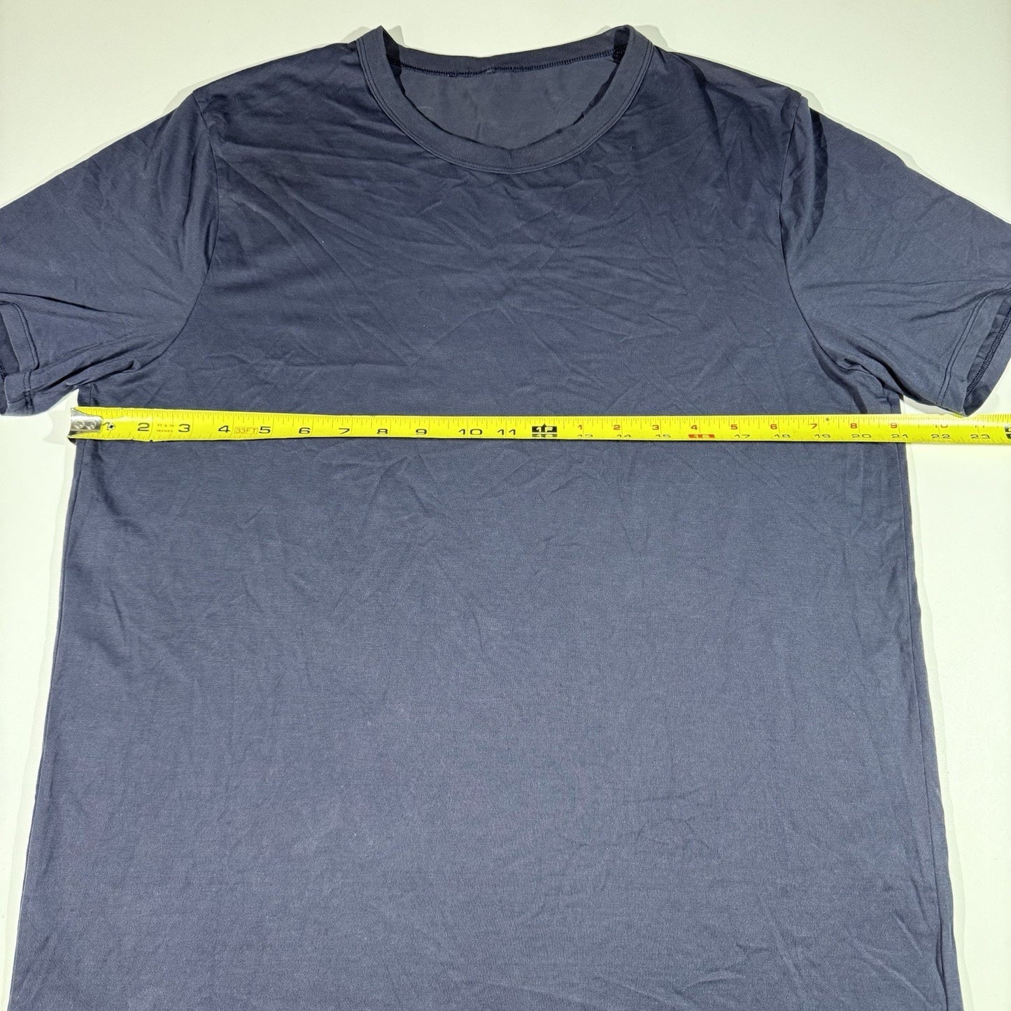 Lululemon Men’s Heathered Navy Crew Neck T-Shirt Short Sleeve Size L 21x28.5