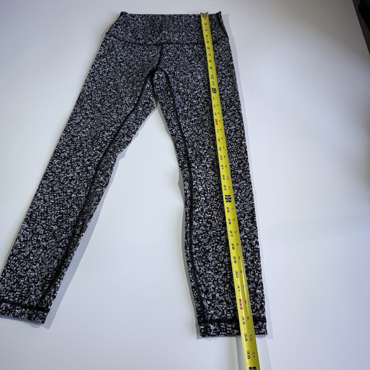Lululemon Wunder Under Leggings in Daisy Dust Print Black White Size 6 women's