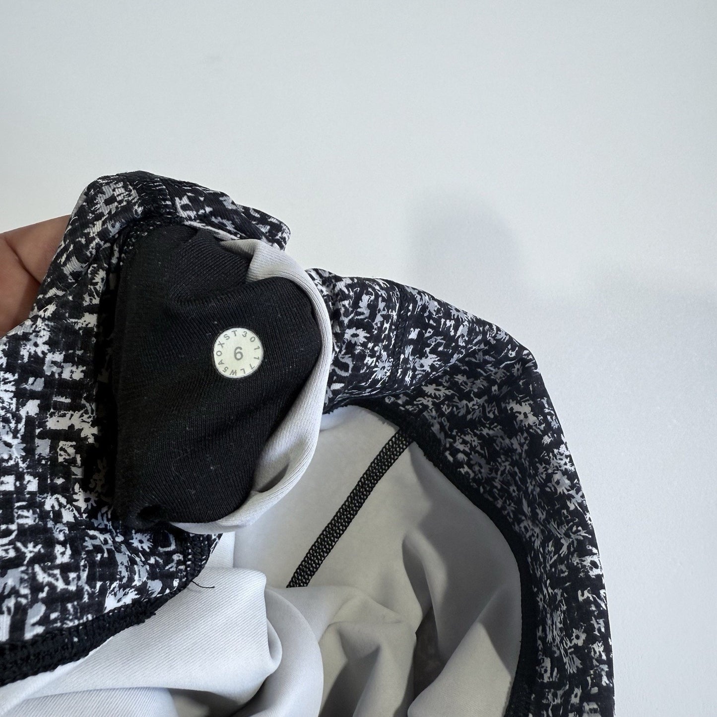 Lululemon Wunder Under Leggings in Daisy Dust Print Black White Size 6 women's