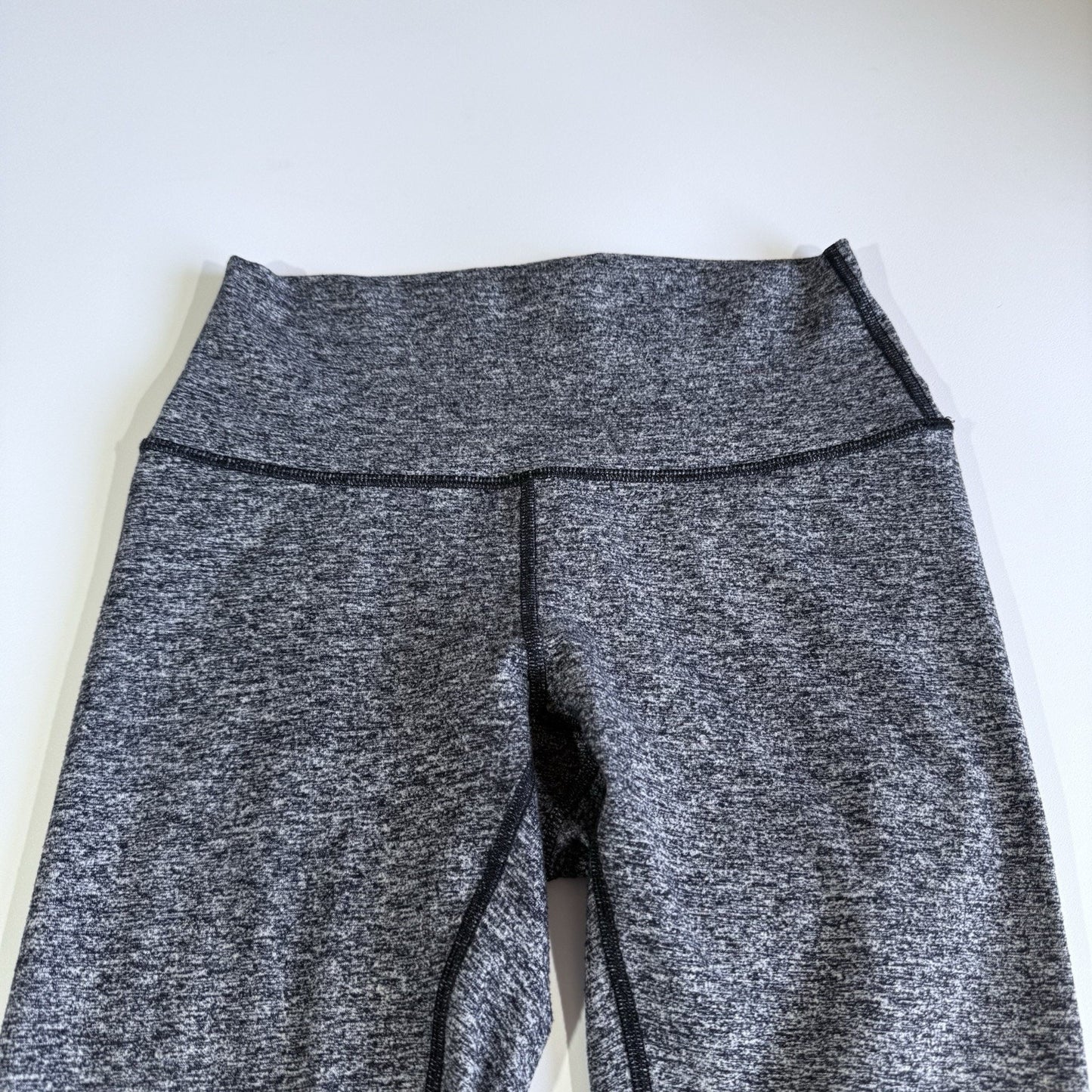 Lululemon Wunder Under Leggings in Daisy Dust Print Gray Size 6 Athletic Workout Womens