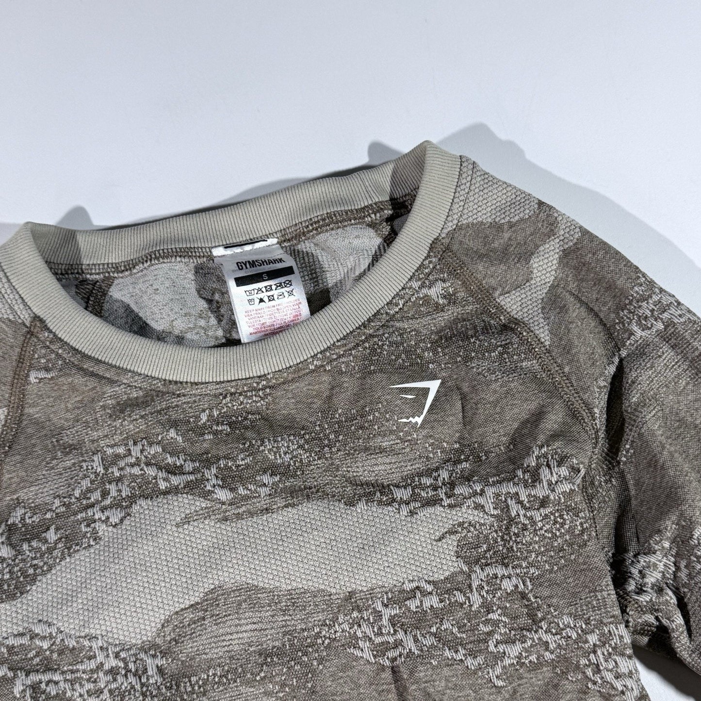 Gymshark Adapt Camo Seamless Lace Back Long Sleeve Crop Top Womens Small Taupe