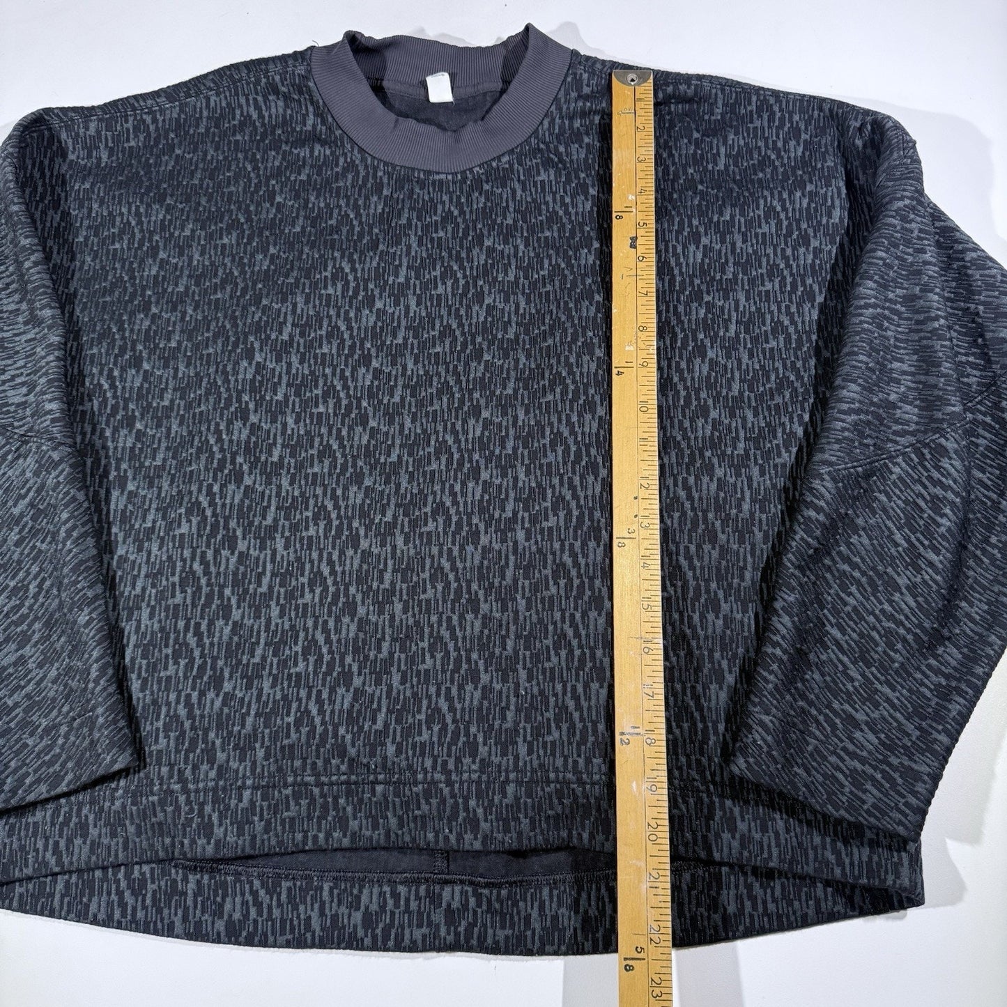 Lululemon Women’s Size 8 Textured Jacquard Crewneck Pullover Black/Obsidian