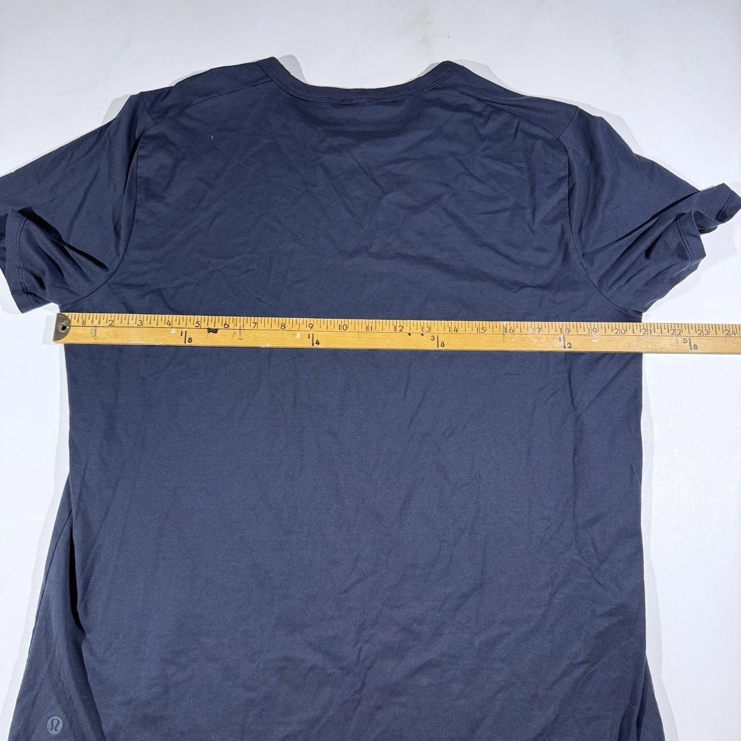 Lululemon Men’s Heathered Navy Crew Neck T-Shirt Short Sleeve Size L 21x28