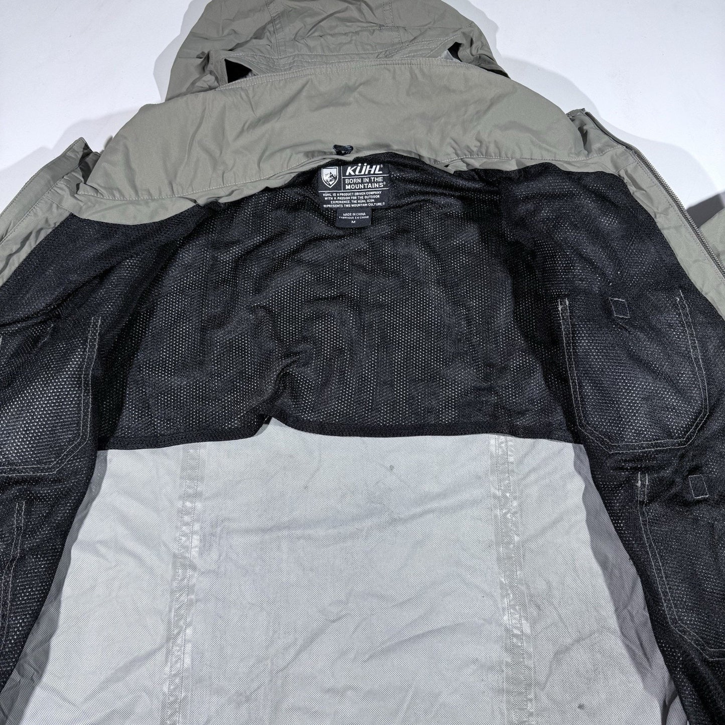 KUHL Saboteur Jacket Men’s Medium Gray Softshell Hooded Water-Resistant