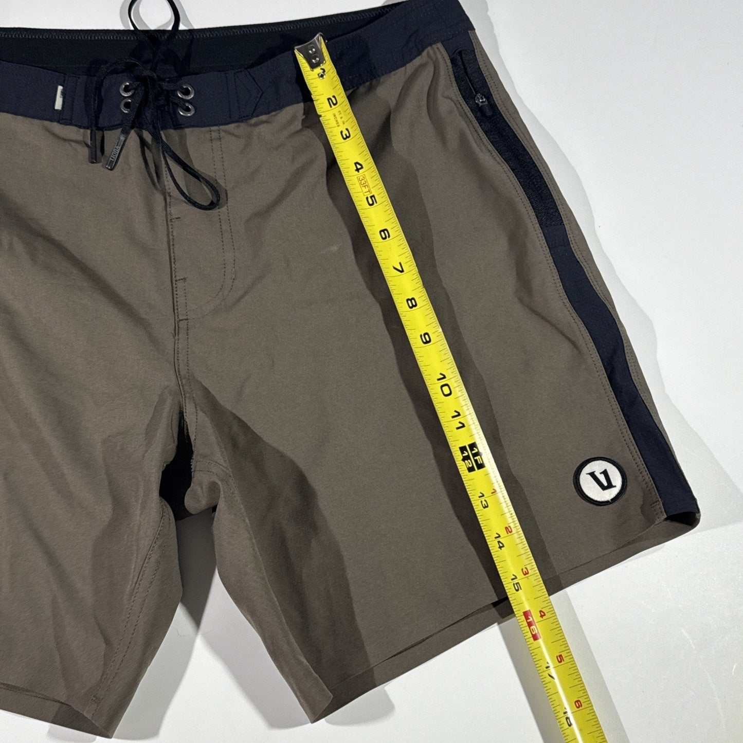 Vuori Shorts Mens Size 32 Black/Brown Board / Swim Zip pocket Style V374