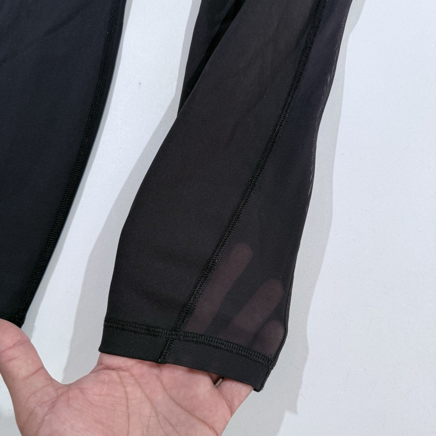 Lululemon Women’s High Rise Leggings Size 6 Black Mesh Panel Running Yoga Pants
