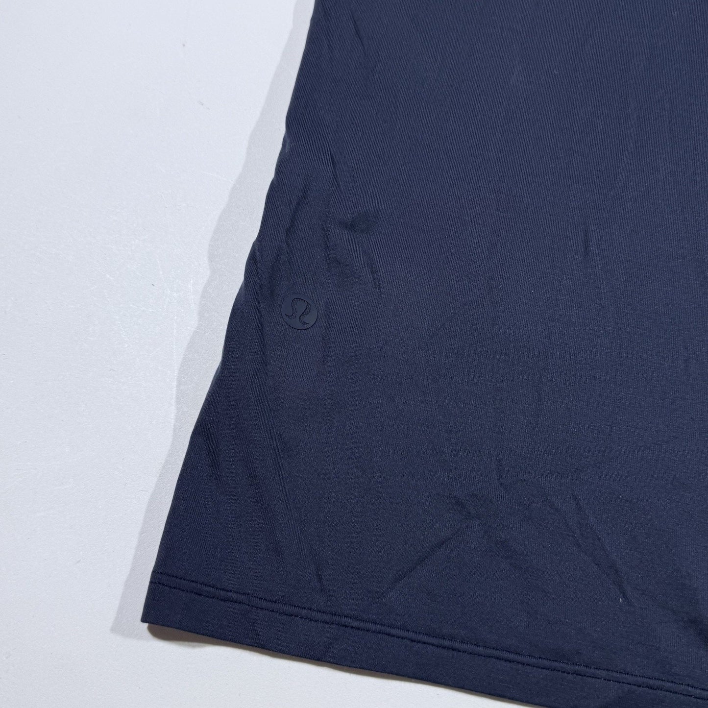 Lululemon Men’s Heathered Navy Crew Neck T-Shirt Short Sleeve Size L 21x28.5