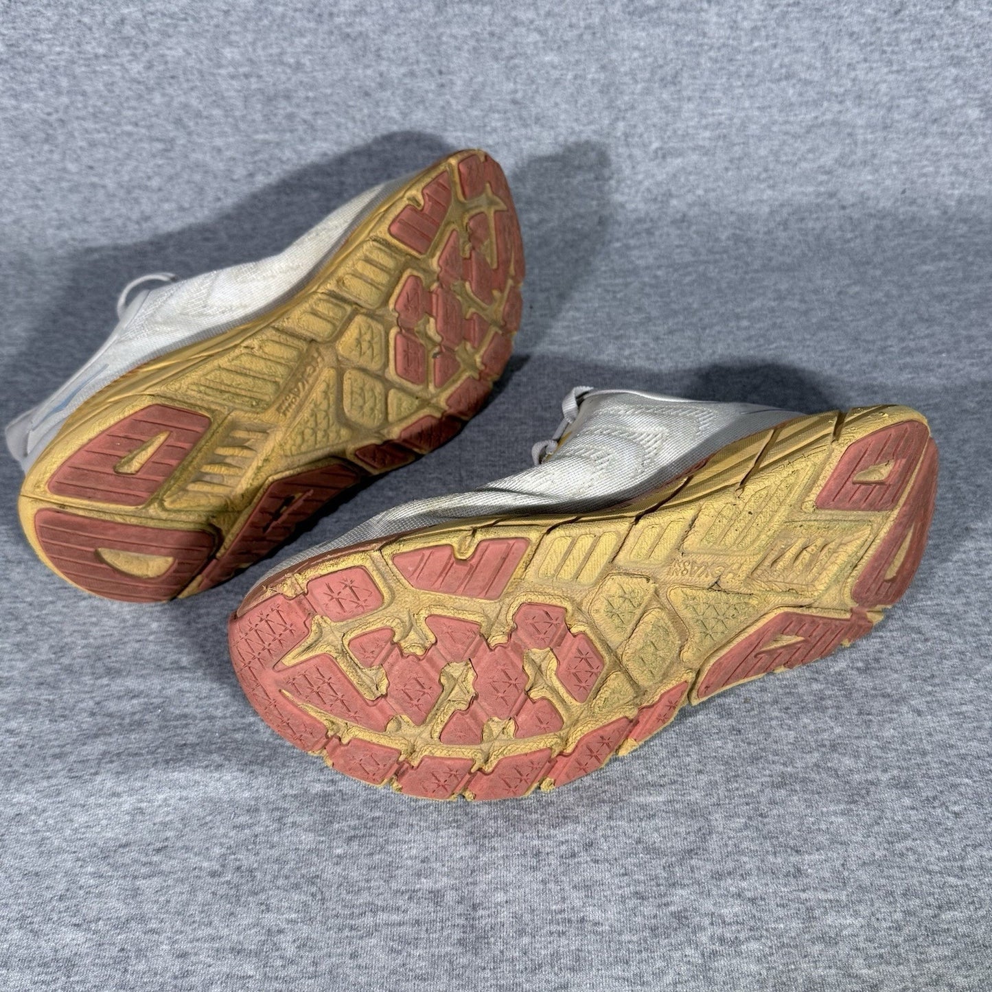 Hoka One One Arahi 6 Women’s Running Shoes Size 7.5B White Orange Yellow