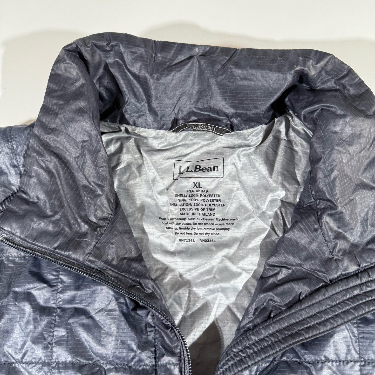 LLBean Men’s Primaloft Hooded Parkway Puffer Navy Gray Jacket Size Large MINTY