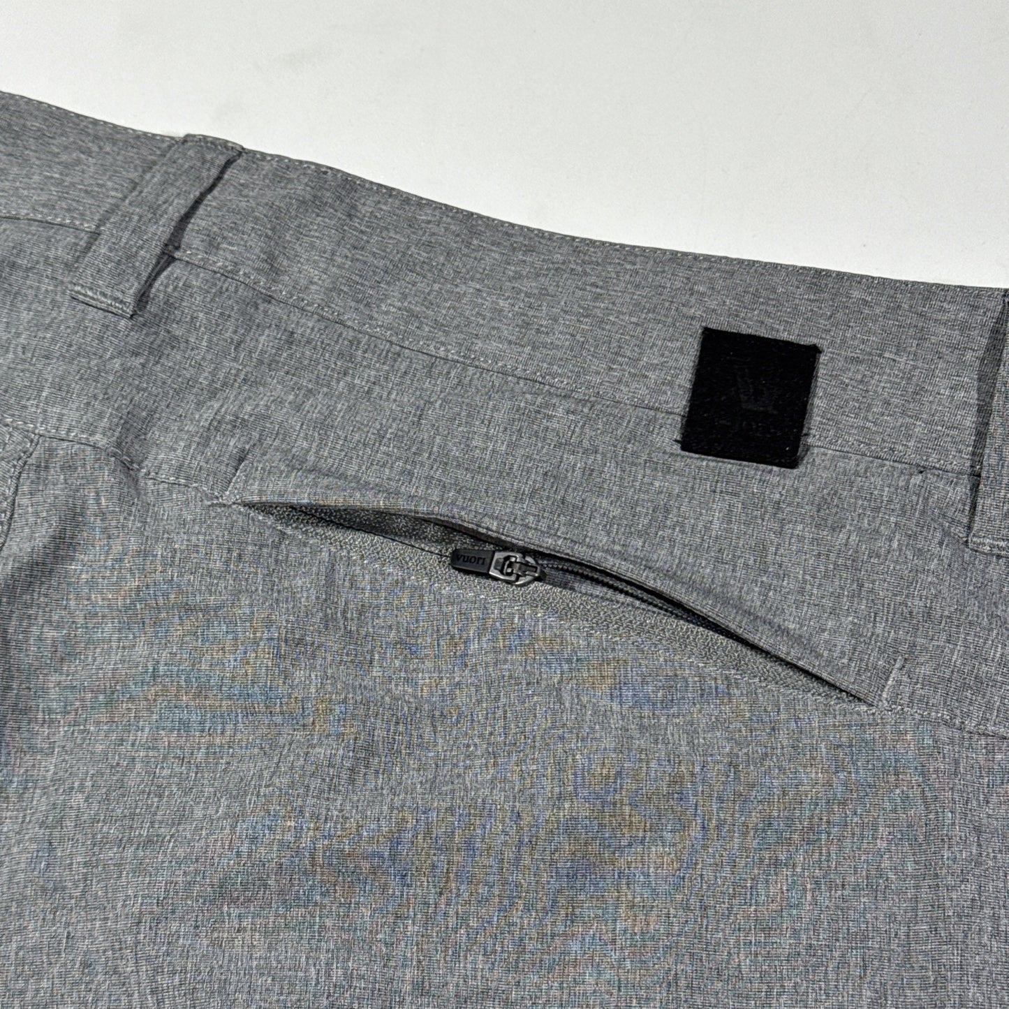 Vuori Aim Performance Chino Shorts Men Size 33 Lt Gray Stretch Sport Golf V368