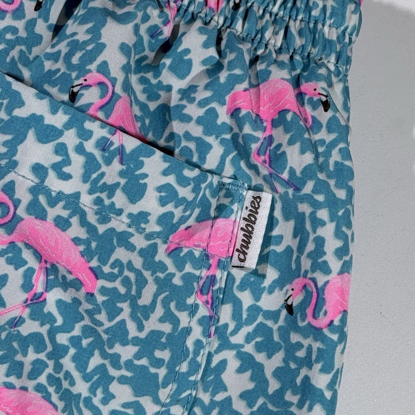 Chubbies Flamingo Camo Swim Trunks Men’s Medium 4” Inseam Quick Dry Shorts