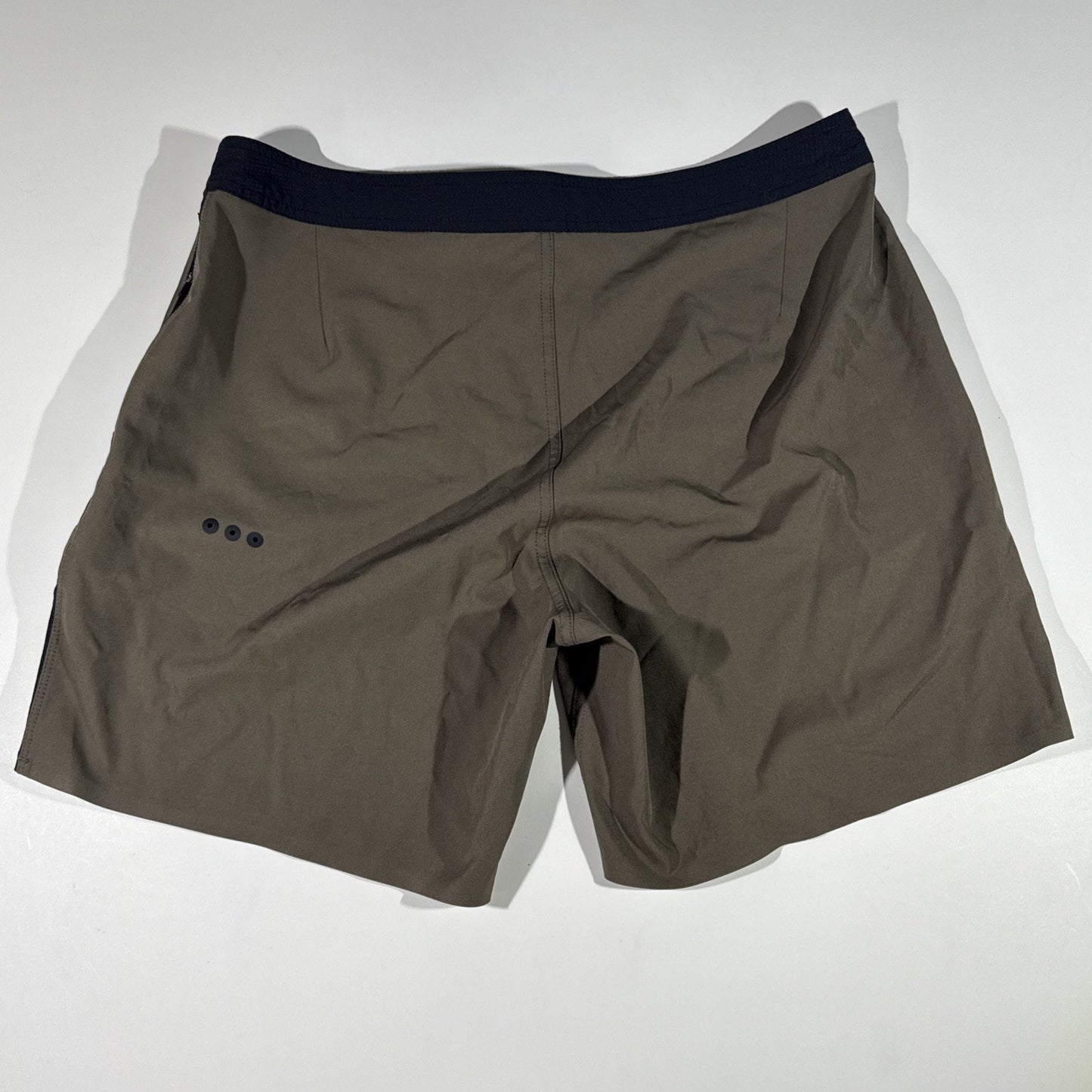 Vuori Shorts Mens Size 32 Black/Brown Board / Swim Zip pocket Style V374