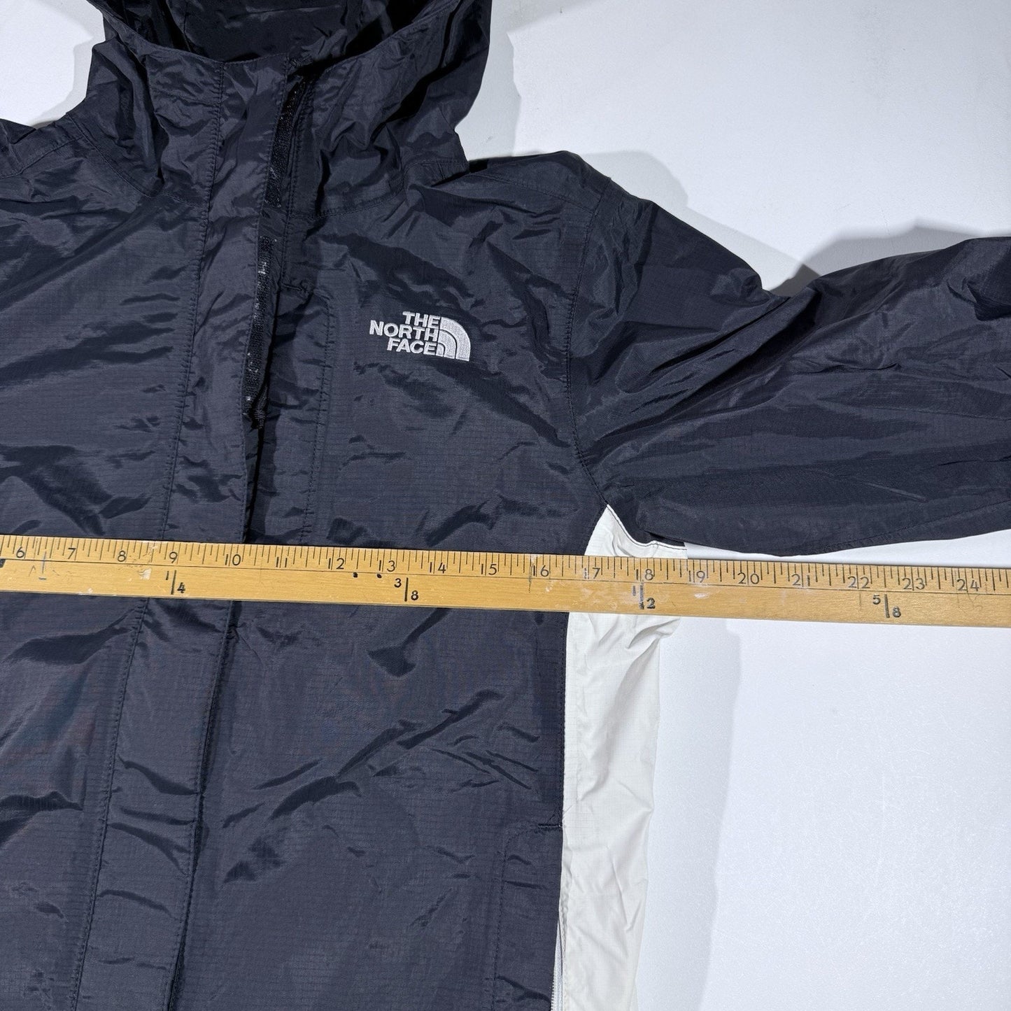 The North Face HyVent Rain Jacket Women XS Black White Hooded Waterproof Venture