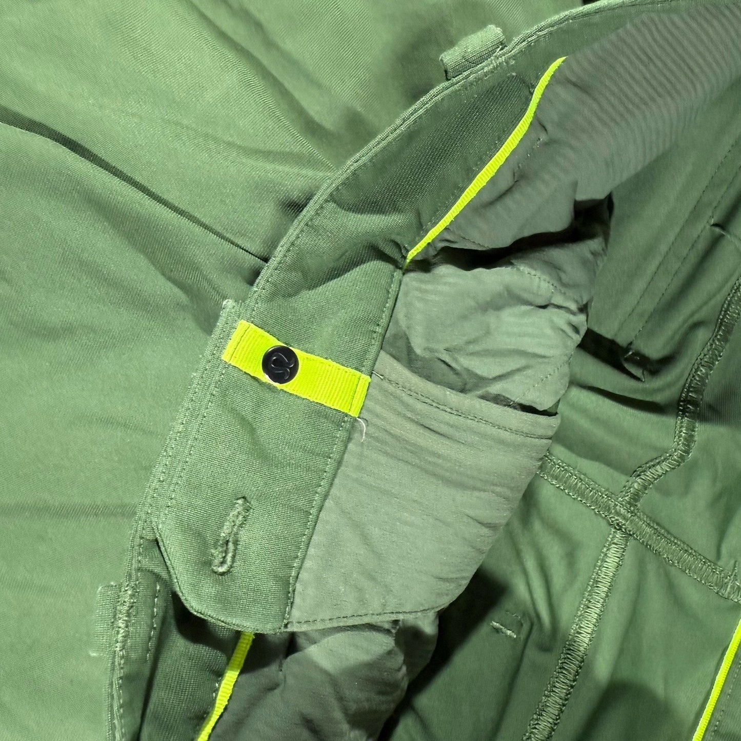 Lululemon ABC Mens Pants 32 x 32 Solid Green Casual Commuter Office Athleisure