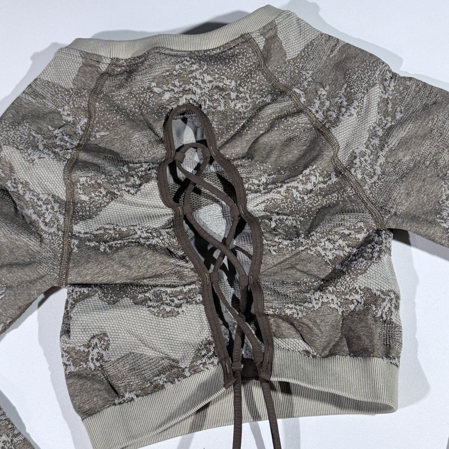 Gymshark Adapt Camo Seamless Lace Back Long Sleeve Crop Top Womens Small Taupe