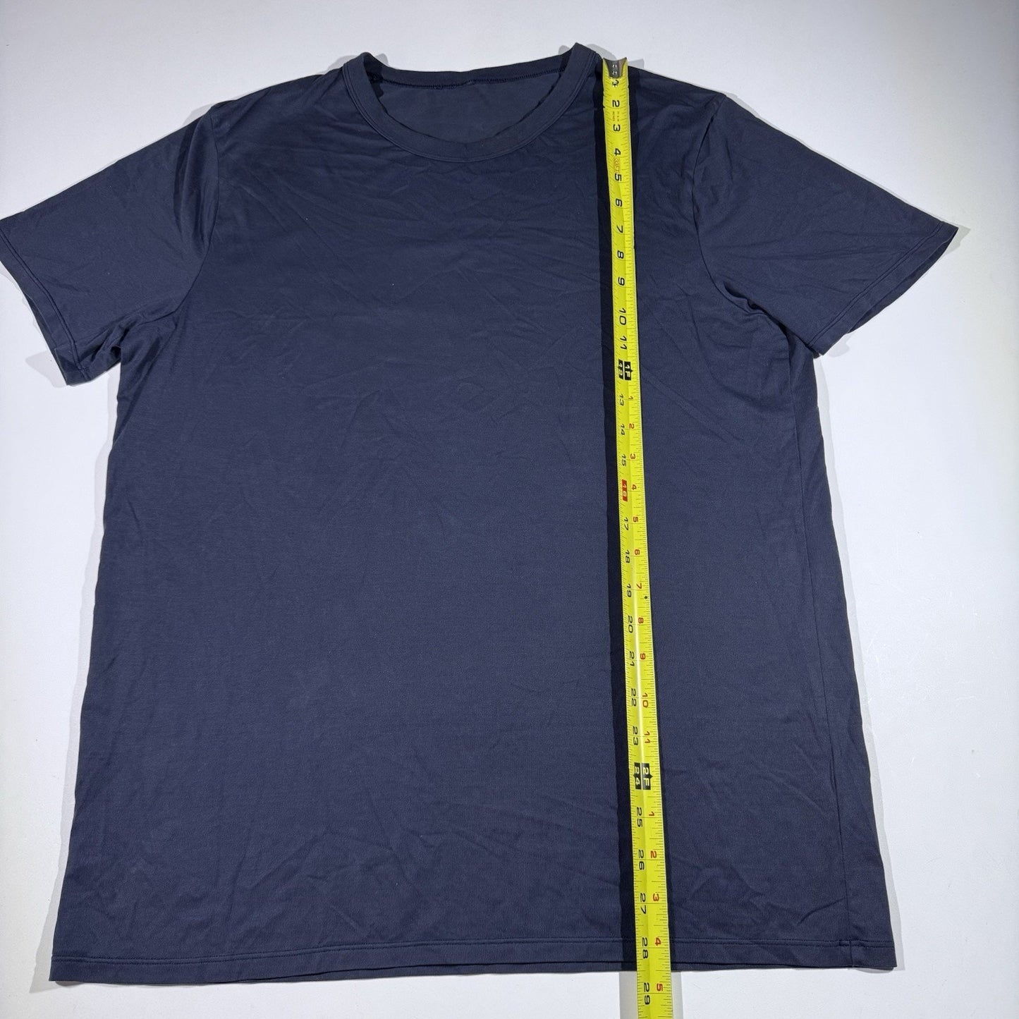Lululemon Men’s Heathered Navy Crew Neck T-Shirt Short Sleeve Size L 21x28.5