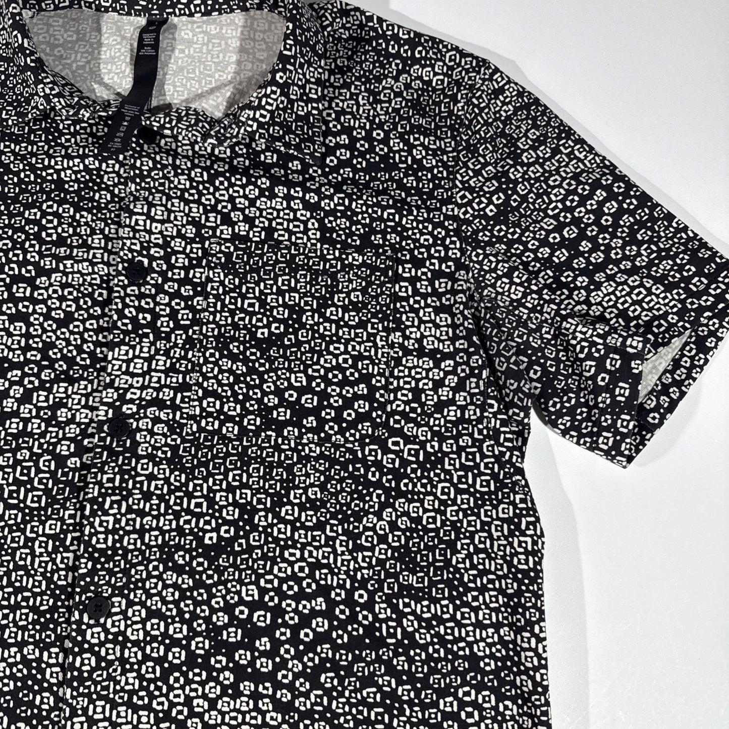 Lululemon Commission Short Sleeve Shirt Black White Patterned Button Up Mens L